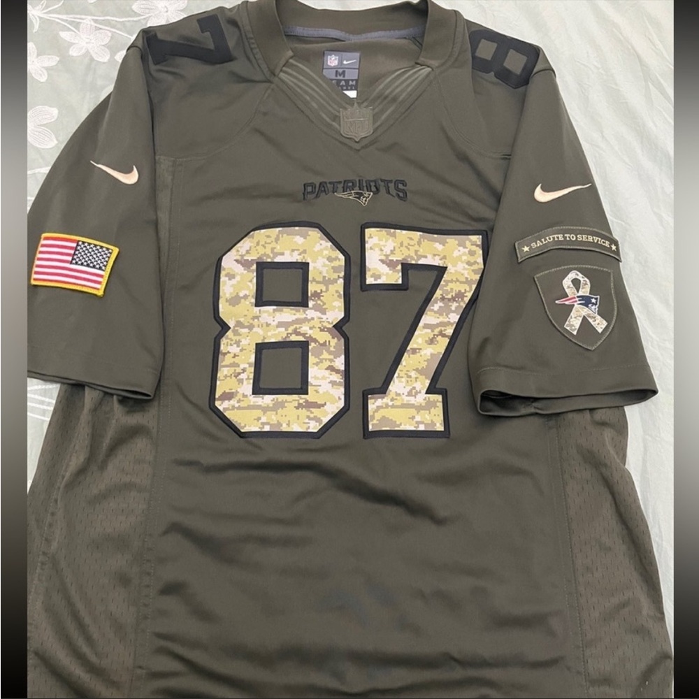 Nike NFL Patriots Gronkowski Salute to Service Jersey Size M. Like new condition